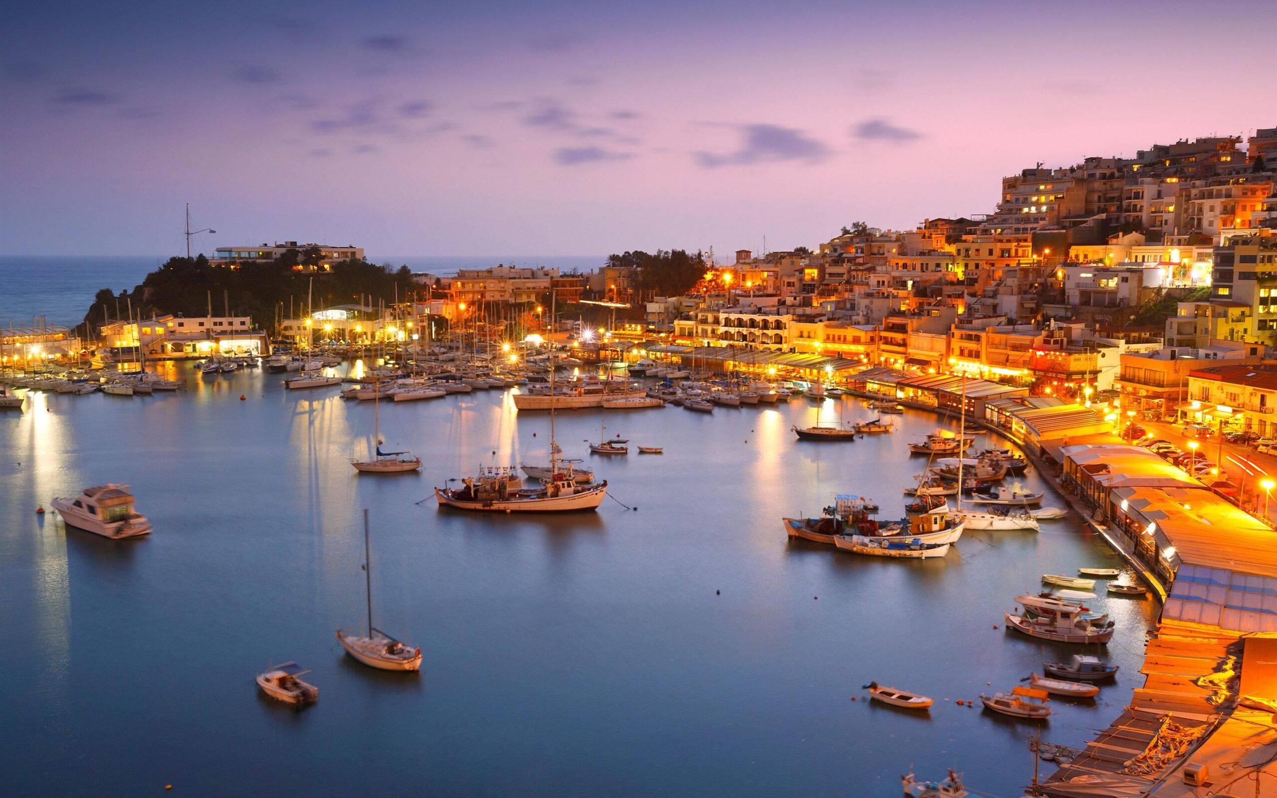 Boats and waterfront dining in the Athens region at dusk